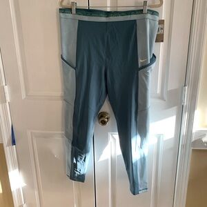 NIKE PRO LEGGINGS..NWT